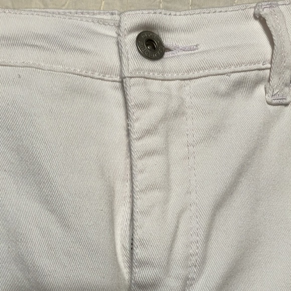 Gloria Vanderbilt white size 6 capris - Picture 3 of 10